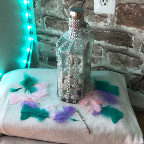 A Cornucopia of Plenty of Upcycled Vases. - Picture 3 of 17